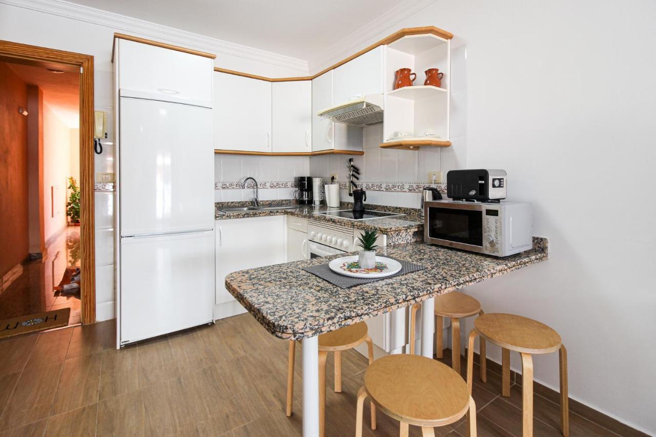 Beautiful Renovated Apartment With Air Conditioning Just Steps From The Sea In Playa San Juan Экстерьер фото