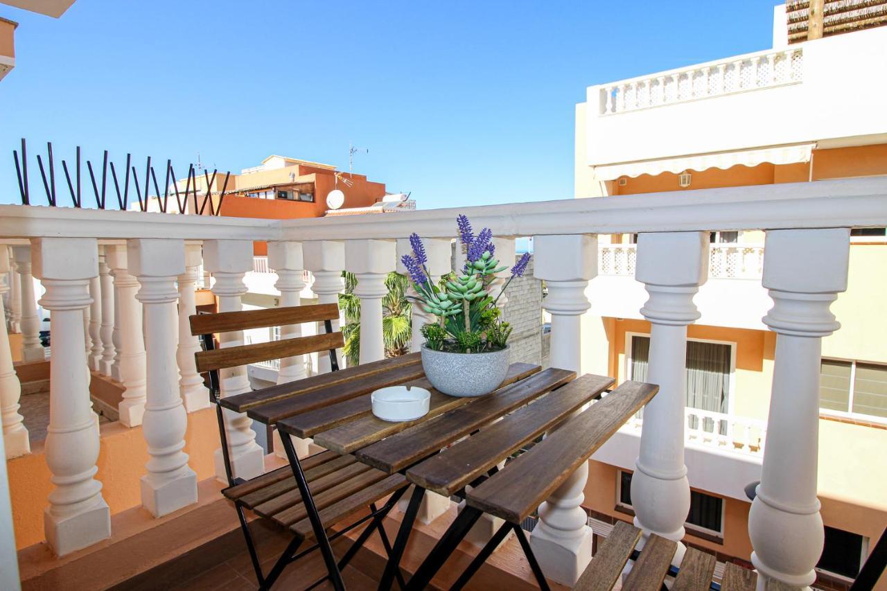 Beautiful Renovated Apartment With Air Conditioning Just Steps From The Sea In Playa San Juan Экстерьер фото
