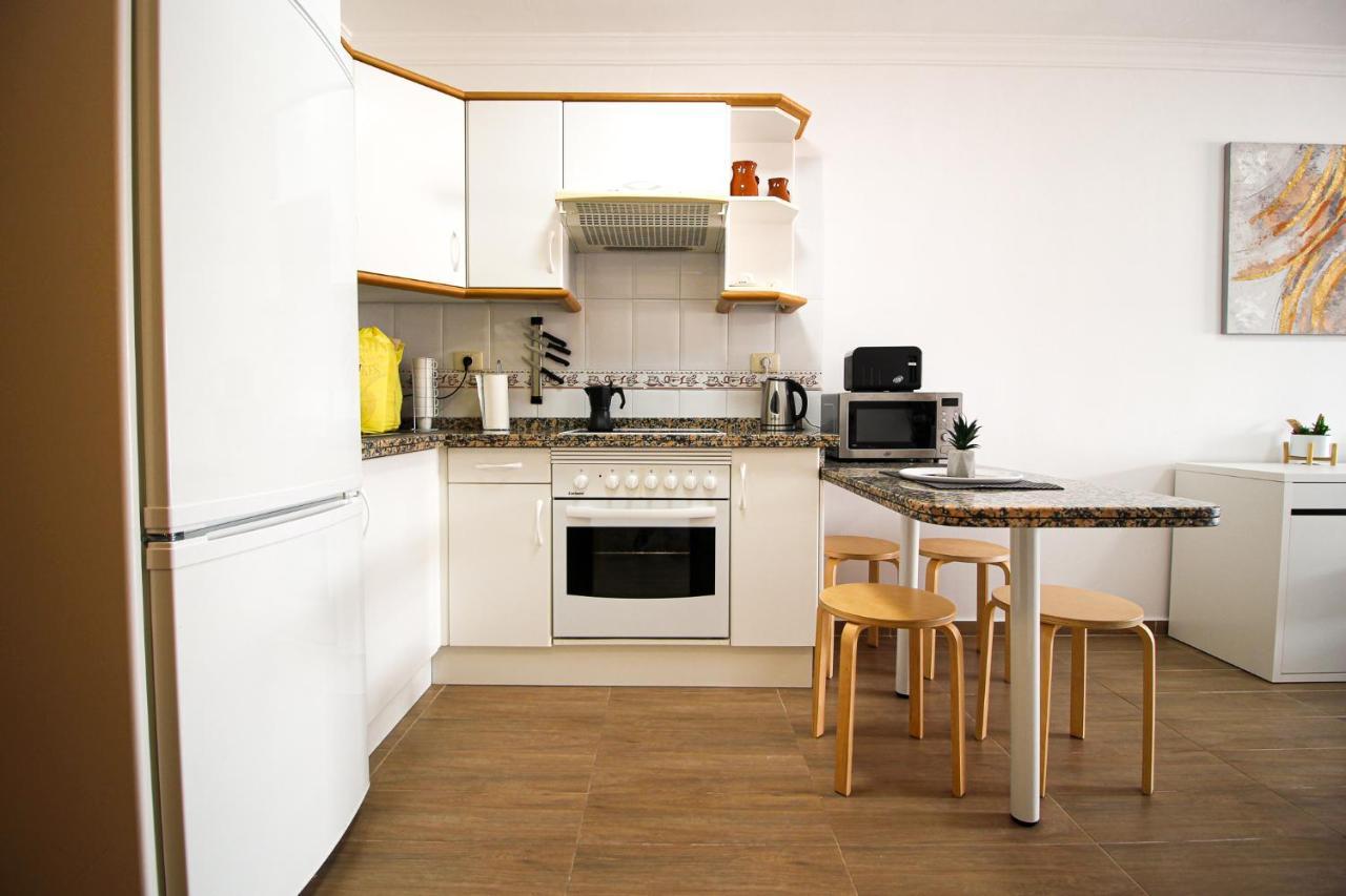 Beautiful Renovated Apartment With Air Conditioning Just Steps From The Sea In Playa San Juan Экстерьер фото