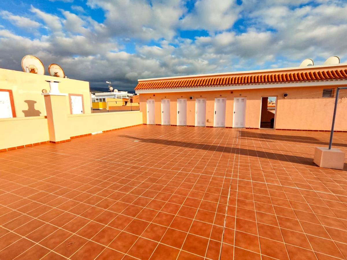Beautiful Renovated Apartment With Air Conditioning Just Steps From The Sea In Playa San Juan Экстерьер фото